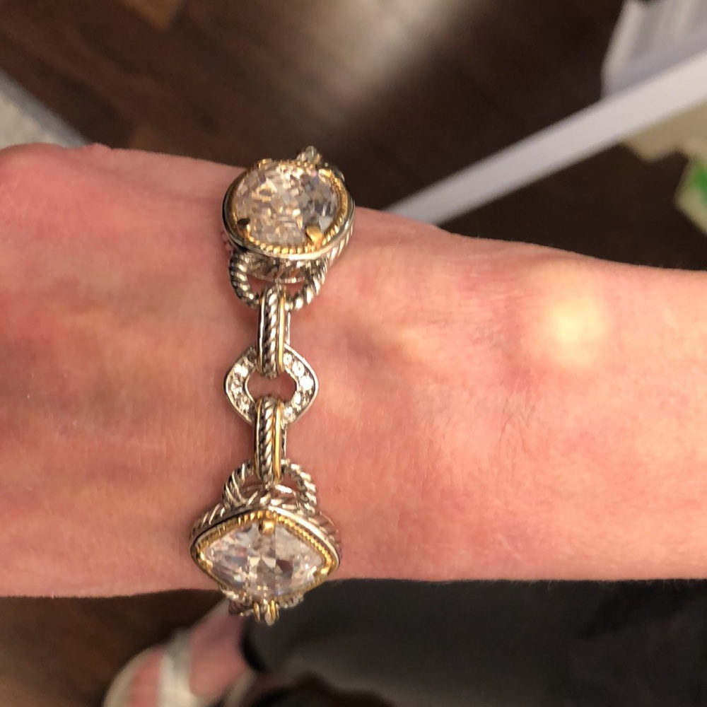 New 2 toned chain link bracelet with crystals, style of David Yurman
